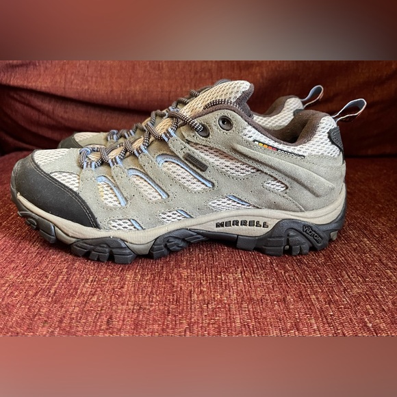 Womens Merrel hiking shoe - Picture 1 of 2